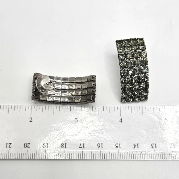 ๐ข3/$19๐ข Rhinestones in Silver Tone Setting Vintage Earrings PIERCED - Picture 5 of 5